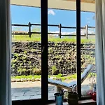 Host2u Art Ap - Fireplace - Free Parking - 5min Gondola Apartment *
