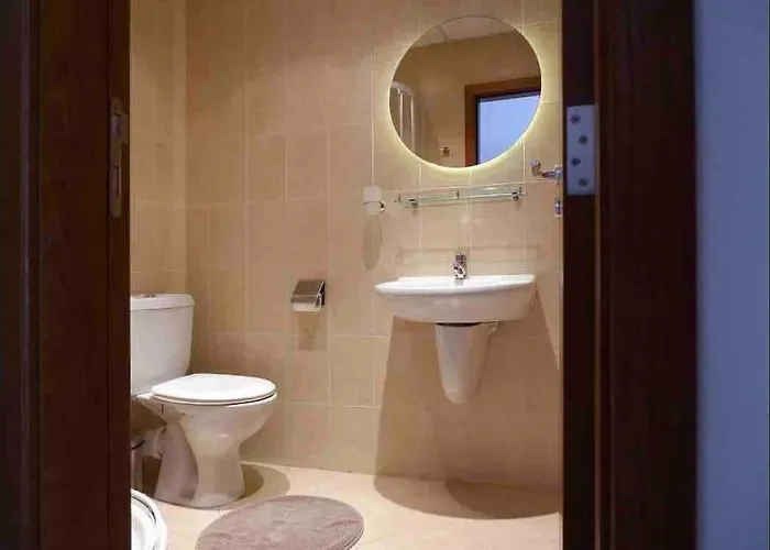 Host2u Art Ap - Fireplace - Free Parking - 5min Gondola Apartment